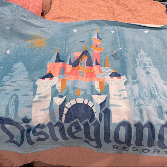 Disney Blue and Pink Castle Beach Towel - NWT - Picture 3 of 3